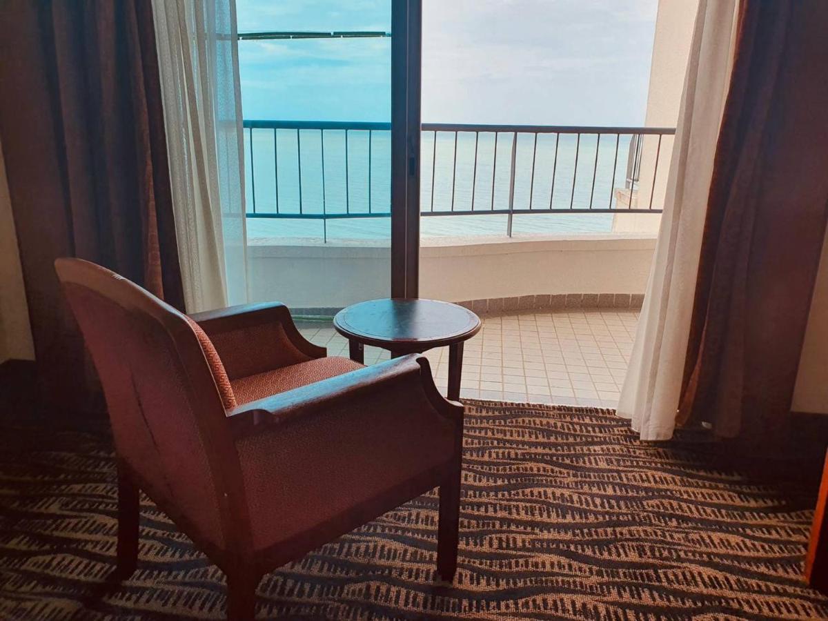 Romantic Couple Suite + Beach-Front Balcony Tanjung Bungah  Eksteriør bilde