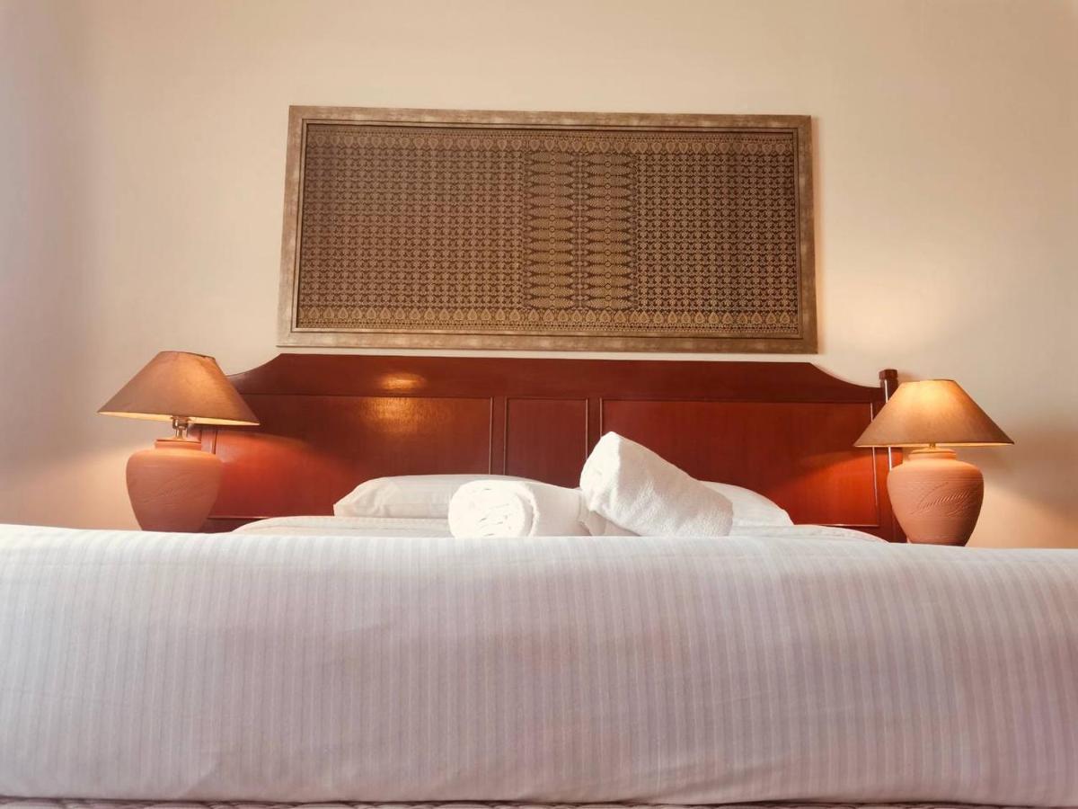 Romantic Couple Suite + Beach-Front Balcony Tanjung Bungah  Eksteriør bilde