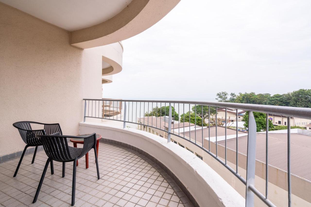 Romantic Couple Suite + Beach-Front Balcony Tanjung Bungah  Eksteriør bilde