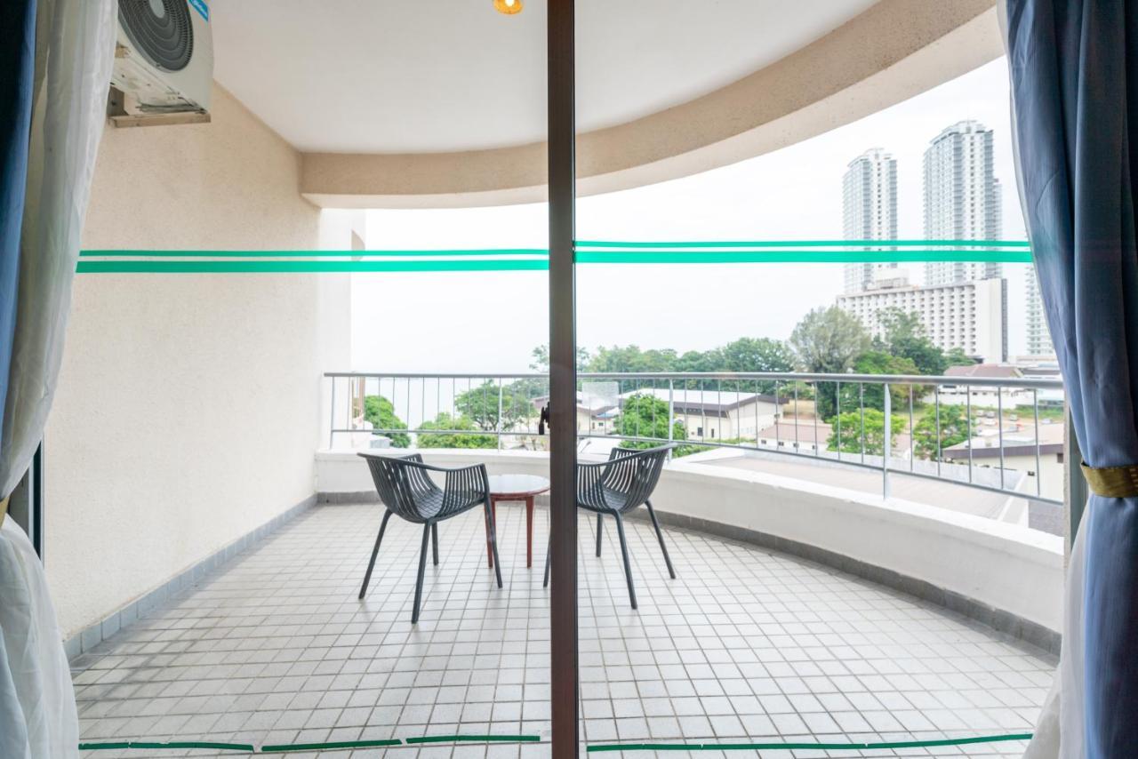 Romantic Couple Suite + Beach-Front Balcony Tanjung Bungah  Eksteriør bilde