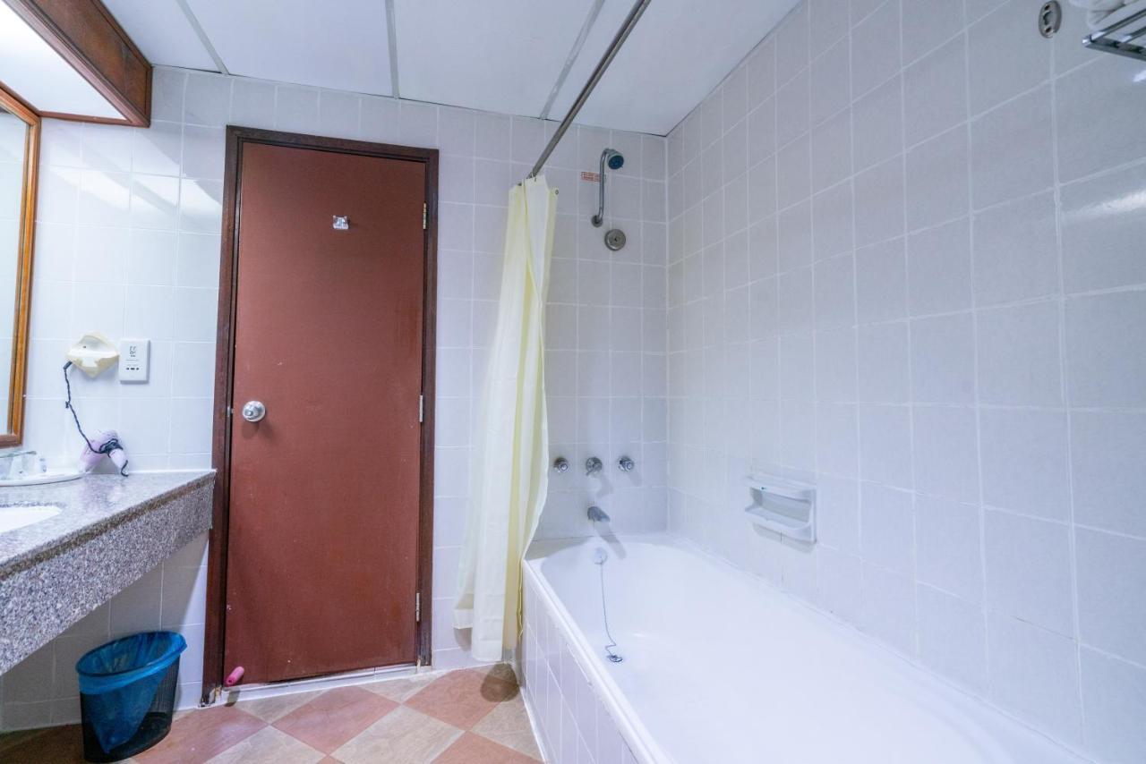 Romantic Couple Suite + Beach-Front Balcony Tanjung Bungah  Eksteriør bilde