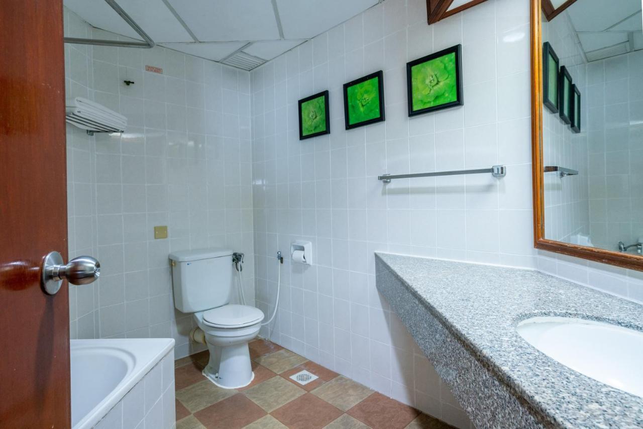 Romantic Couple Suite + Beach-Front Balcony Tanjung Bungah  Eksteriør bilde