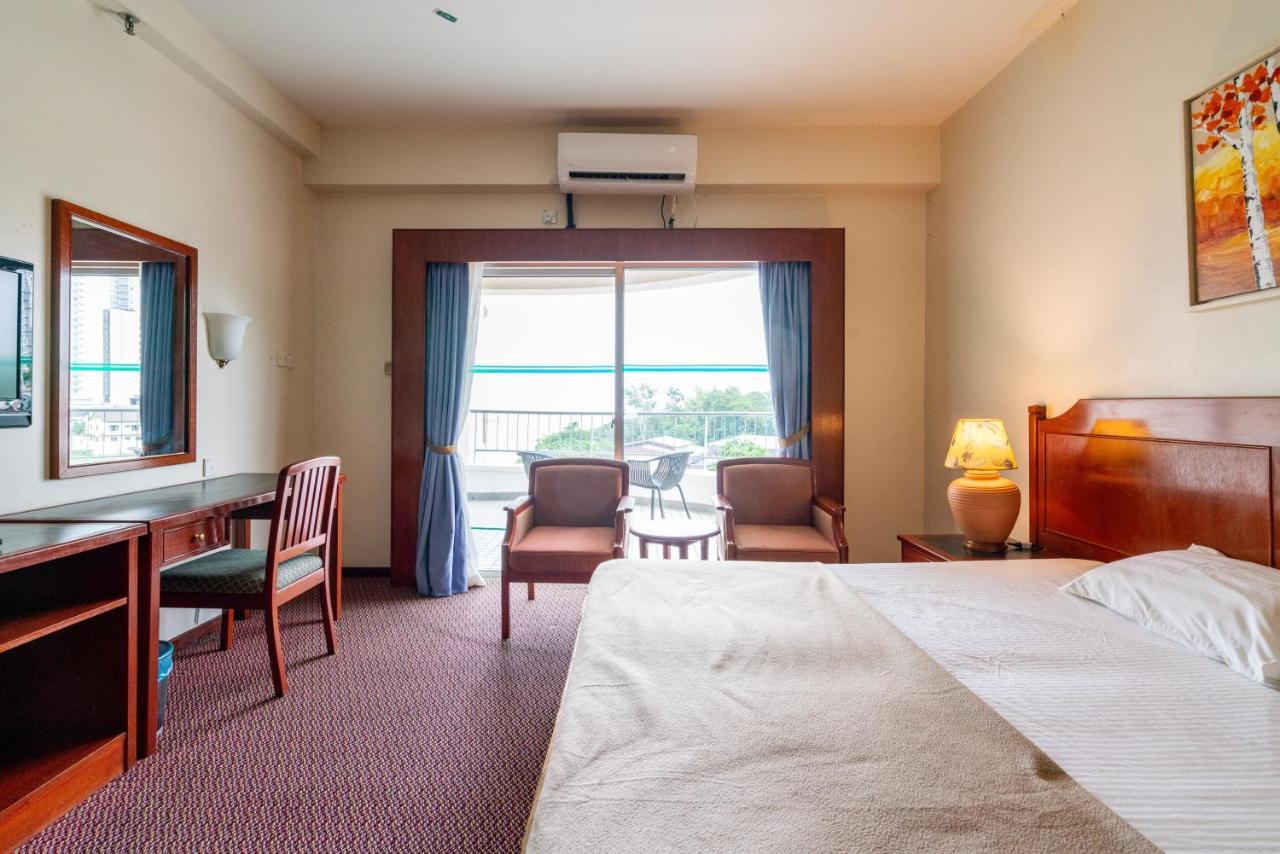 Romantic Couple Suite + Beach-Front Balcony Tanjung Bungah  Eksteriør bilde