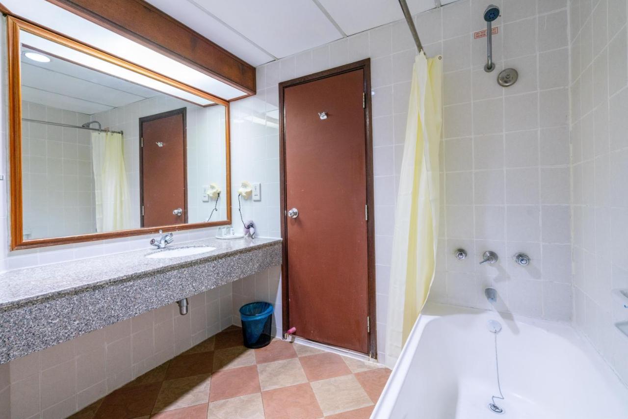 Romantic Couple Suite + Beach-Front Balcony Tanjung Bungah  Eksteriør bilde